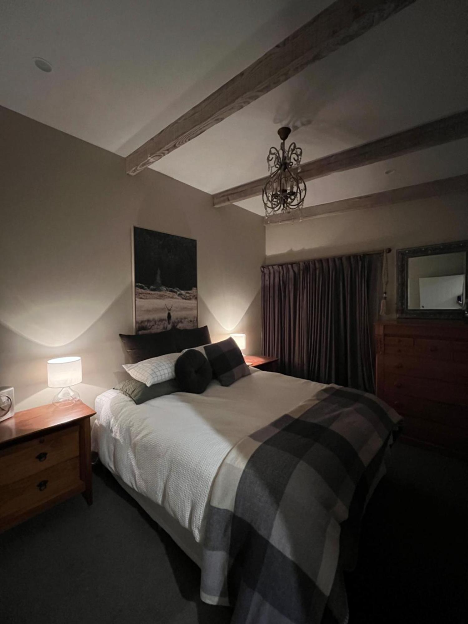 Base Camp Cottage Taupo Bagian luar foto